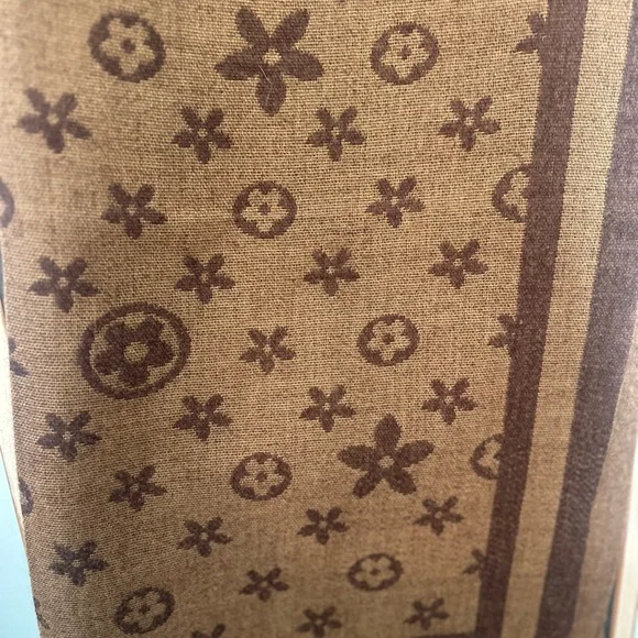 Designer luxury scarf - Picture 2 of 4